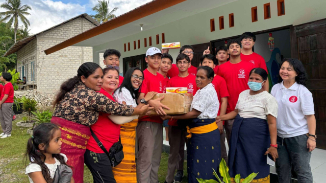 siswa-binus-school-simprug-daur-ulang-spanduk-bekas-untuk-kebutuhan-anak-sekolah-di-sumba_8941bc5.jpg