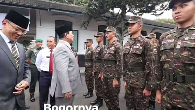 viral-momen-remaja-siswa-taruna-asal-bogor-bikin-prabowo-subianto-tertawa_56fb905.jpg