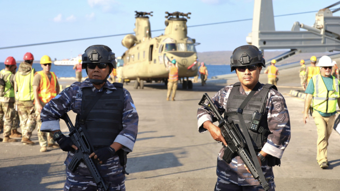 helikopter-tempur-chinook-milik-angkatan-bersenjata-amerika-serikat-masuk-indonesia-ada-apa_675102d.jpg