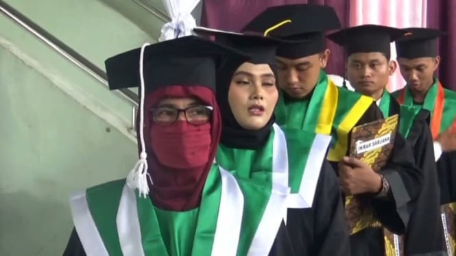 kuliah-sambil-ngojek-mahasiswa-ini-raih-cumlaude-doktor-di-uin-jambi_3c1d78e.jpg