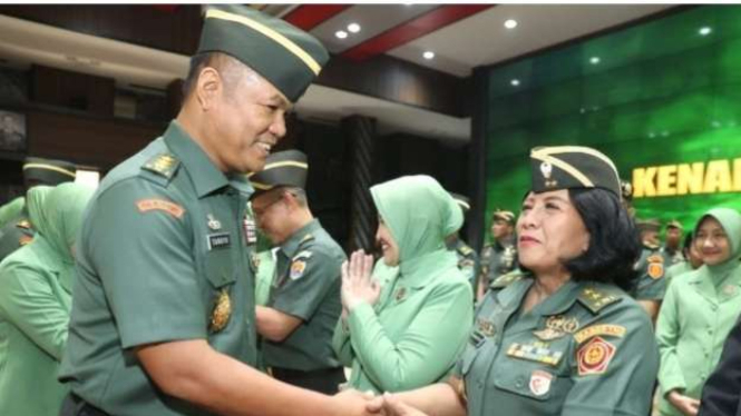 pecah-rekor-dian-andriani-jadi-prajurit-kowad-pertama-yang-raih-pangkat-jenderal-bintang-dua-tni-ad_e22a076.jpg