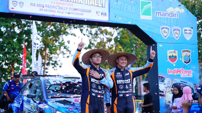 pembalap-kalsel-rihans-variza-tercepat-dan-juarai-sumatera-utara-rally-2024_ce20e01.jpg