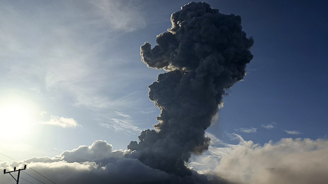 warga-ntt-kecewa-berat-berita-erupsi-gunung-lewotobi-sepi-kalah-dengan-kasus-agus-salim_00b9488.jpg