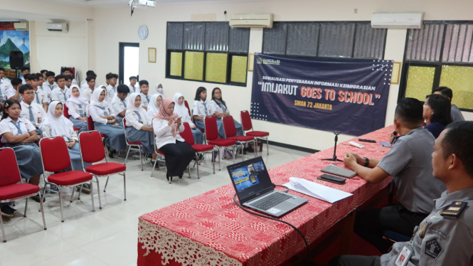 imigrasi-jakut-goes-to-school-sosialisasi-keimigrasian-dan-peluang-sekolah-kedinasan_4dc8b17.jpg