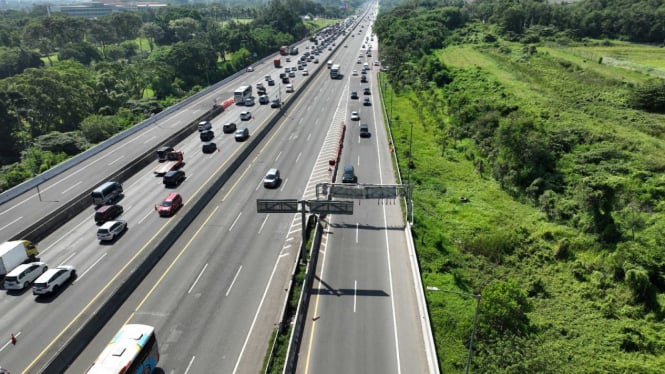 34-ribu-kendaraan-lintasi-tiga-ruas-tol-di-regional-nusantara-saat-natal_e6d4e0d.jpg