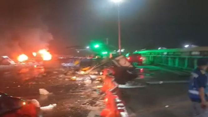 cerita-korban-selamat-e-toll-error-mobil-tertahan-di-gerbang-tol-ciawi-sebelum-dihantam-truk-rem-blong_5b83495.jpg