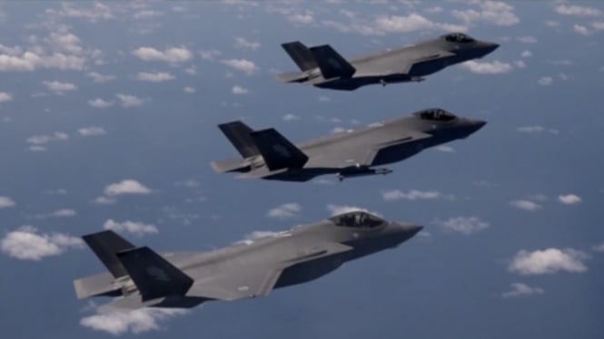 elang-ausindo-jet-tempur-f-16-tni-au-terlibat-manuver-bersama-pesawat-siluman-f-35-australia-di-langit-pekanbaru_0238db6.jpg