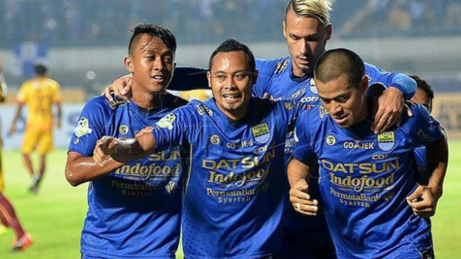 hibur-masyarakat-jawa-barat-persib-legend-jamu-seejontor-fc-di-bandung_29c4ecd.jpg