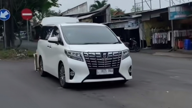 insinyur-toyota-bisa-kaget-melihat-alphard-di-indonesia-dipakai-buat-ini_fe02dde.jpg