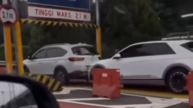 ioniq-5-tabrak-br-v-gegara-nyerobot-di-gerbang-tol-netizen-urusan-bengkel-belakangan_fbfaa14.jpg