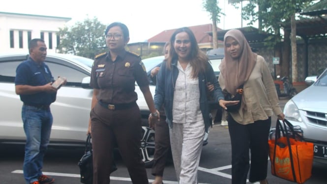 isa-zega-mulai-ditahan-warganet-kok-lapas-perempuan_2c4f293.jpg