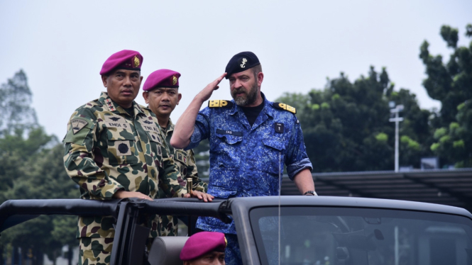 jenderal-perang-angkatan-laut-belanda-datangi-markas-sarang-petarung-marinir-ada-apa_602227d.jpg