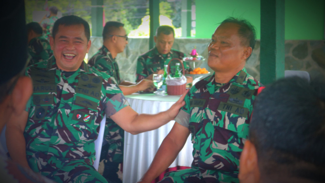 kisah-di-balik-pertemuan-kedua-jenderal-tni-maruli-dan-unang-sunarya-sang-kapten-eks-manusia-senyap-siliwangi_59c58b8.jpg