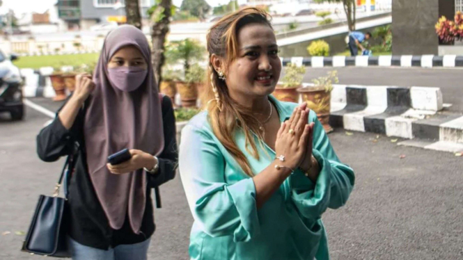 lina-mukherjee-bebas-dari-penjara-ungkap-kebaikan-dinar-candy-yang-rajin-kirim-uang_8b21d34.jpg