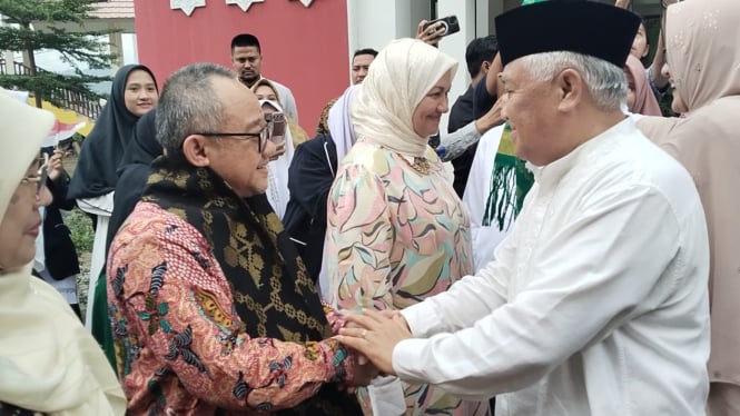 menteri-abdul-mu-ti-kunjungi-pesantren-dea-malela-di-sumbawa-disambut-din-syamsuddin_e45e422.jpg