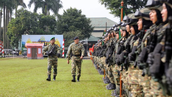 perkuat-pertahanan-negara-sekjen-kemhan-letjen-tni-tri-budi-utomo-lantik-787-patriot-komcad-tahun-2025_9aa4d81.jpg