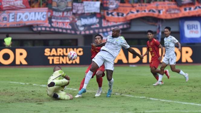 persija-buang-buang-kemenangan-persib-tak-tersentuh-di-puncak-klasemen_d6a9e3b.jpg