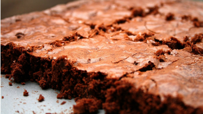 resep-fudgy-brownies-garing-dan-lembut-yang-bikin-ketagihan_2af0747.jpg