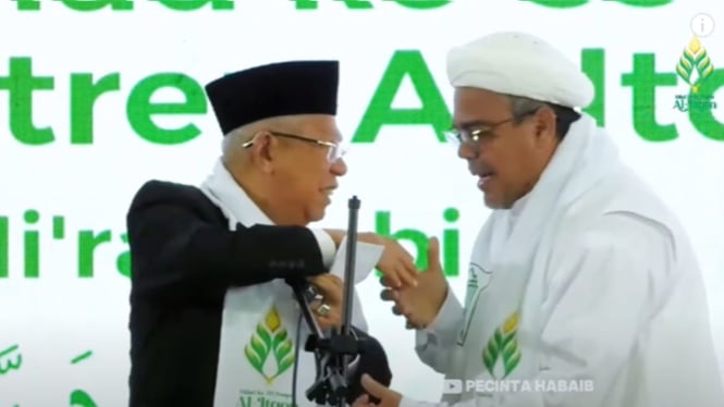 setelah-lama-berjarak-habib-rizieq-dan-kiai-ma-ruf-amin-kembali-satu-panggung_9e6eec8.jpg