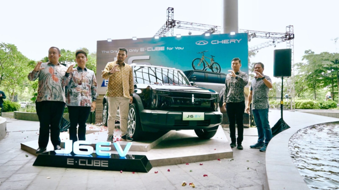 suv-listrik-chery-j6-akhirnya-meluncur-di-surabaya-harga-rp500-jutaan_a1dea5d.jpg