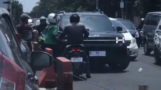 terpopuler-mobil-strobo-dibuat-jengkel-isi-garasi-bupati-jepara_2c46ff4.jpg