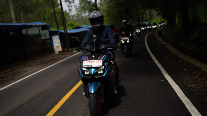 test-ride-yamaha-aerox-alpha-non-turbo-pun-masih-enak-taklukkan-jalur-naringgul_1eb90d1.jpg