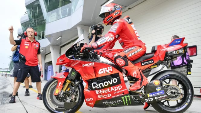 valentino-rossi-minggir-dulu-marc-marquez-dan-bagnaia-satu-hati-soal-motor-ducati-di-motogp_64f33d9.jpg