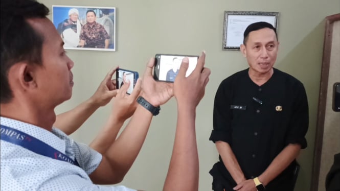 viral-pejabat-asn-di-kuningan-joget-dan-bagikan-uang-saweran-akhirnya-minta-maaf_3dbe508.jpg