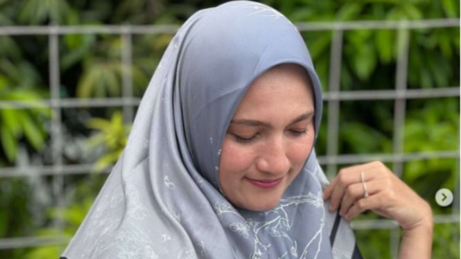 viral-penampilan-sarah-amalia-makin-cantik-netizen-ariel-ga-nyesel_7e8763e.jpg