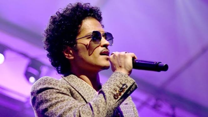 bruno-mars-disensor-di-stasiun-tv-rusia-ini-alasannya_94efe64.jpg