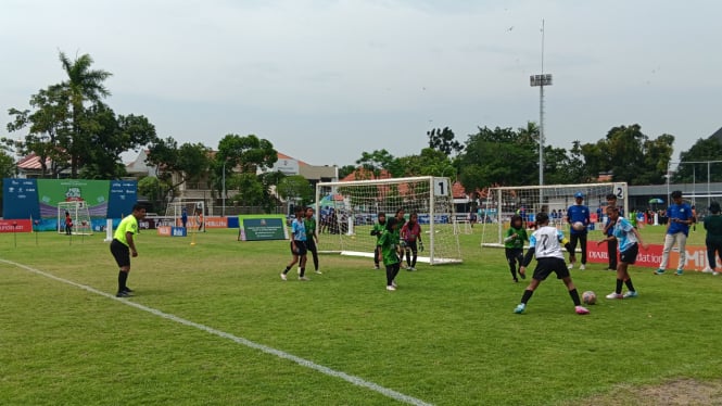 coach-timo-scheunemann-dorong-setiap-ssb-buka-kelas-sepakbola-putri_46afc99.jpg