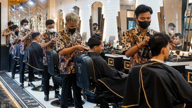 dari-klasik-hingga-modern-ini-rekomendasi-lima-barbershop-terbaik-di-surabaya_adad8a9.jpg