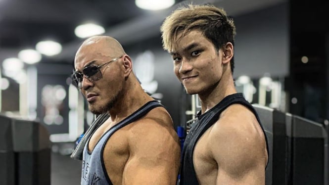 demi-deddy-corbuzier-azka-lakukan-berbagai-cara-biar-kena-covid-19_7c4bd34.jpg