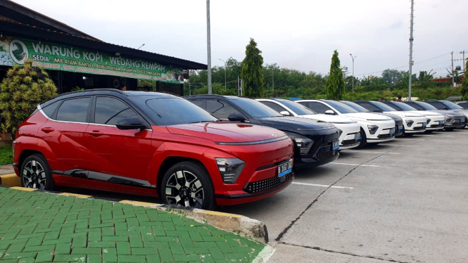 ditunggu-konsumen-hyundai-buka-suara-pengiriman-kona-electric-masih-sedikit_810863a.jpg