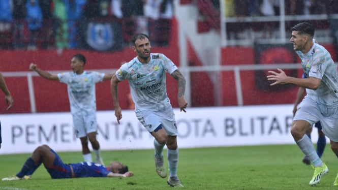 gelandang-persib-waspadai-daya-juang-semen-padang_e0321a0.jpg