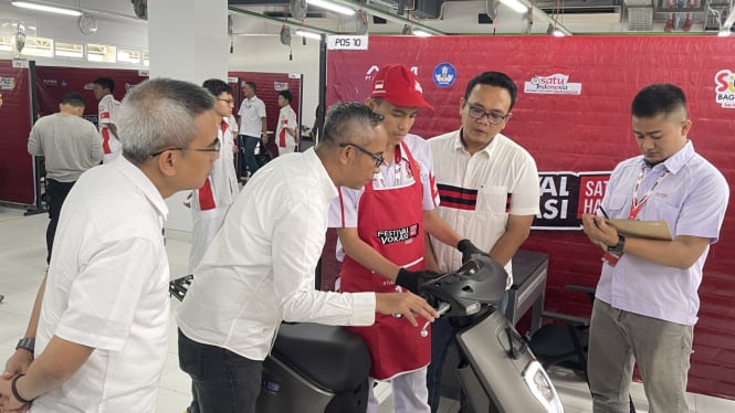 generasi-muda-jadi-kunci-pengembangan-elektrifikasi-honda_99ee517.jpg