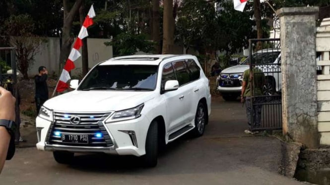 intip-koleksi-kendaraan-presiden-ri-prabowo-subianto-ada-alphard-hingga-lexus_b2c8618.jpg