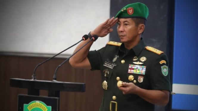 jenderal-agus-tarik-mayjen-novi-helmy-dari-danjen-akademi-tni-ke-staf-khusus-panglima-tni-demi-jabatan-dirut-bulog_0e5e5a0.jpg