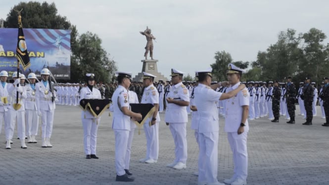 jenderal-tni-al-yang-berhasil-gagalkan-penyelundupan-100-kg-sabu-lepas-jabatan-panglima-koarmada-i_d6830eb.jpg