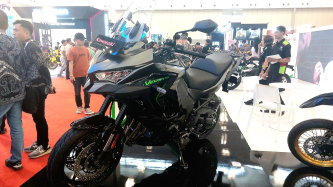 kawasaki-versys-1100-melantai-di-imos-2024-segini-harganya_a672705.jpg