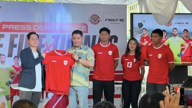 kolaborasi-free-fire-dan-pssi-hadirkan-jersey-resmi-timnas-indonesia-di-game_d5e5a7e.jpg