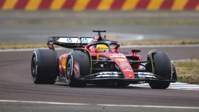 lewis-hamilton-menggila-tumbangkan-max-verstappen-di-sprint-f1-china_e95d5d5.jpg