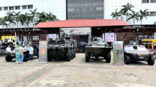 mobil-tempur-mejeng-di-iims-2025-ada-anoa-6x6-buatan-pindad_629ae6e.jpg