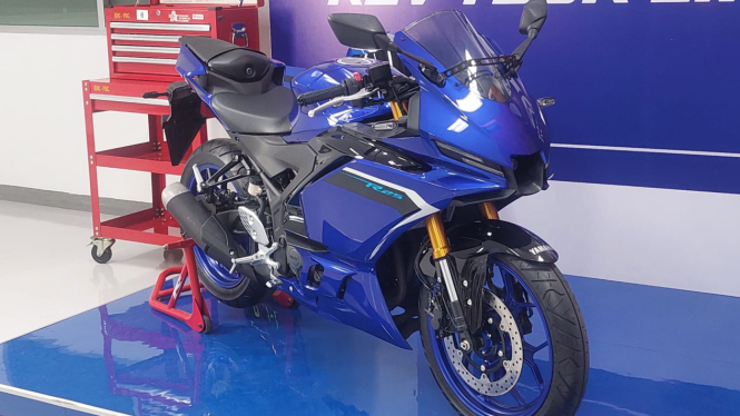 motor-sport-yamaha-r25-terbaru-resmi-meluncur-di-indonesia-harga-rp75-juta_859915f.jpg