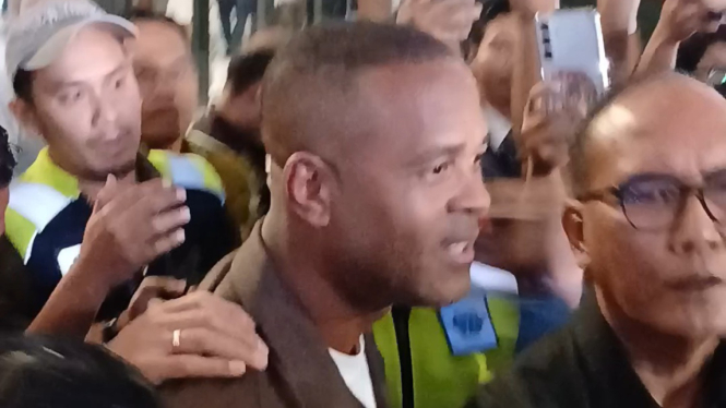 patrick-kluivert-tiba-di-bandara-soetta_b9adc7b.jpg