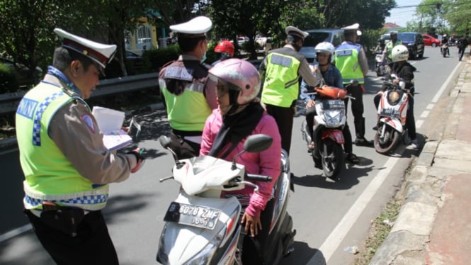 pengguna-sepeda-motor-harap-waspada_4f7c2f7.jpg