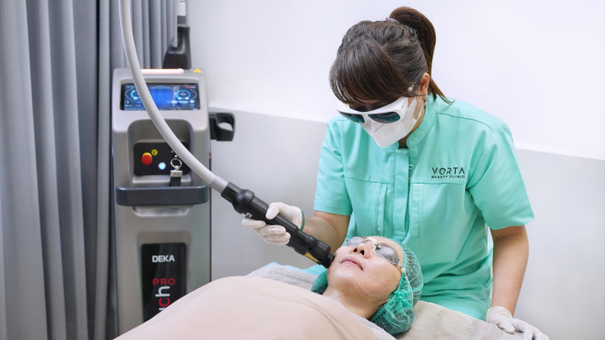 percepat-regenerasi-kulit-wajah-intip-treatment-laser-collagen-pertama-di-indonesia_b726a05.jpg