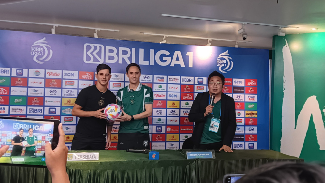 persebaya-atau-persib-yang-akan-juara-paruh-musim-liga-1_b008279.jpg