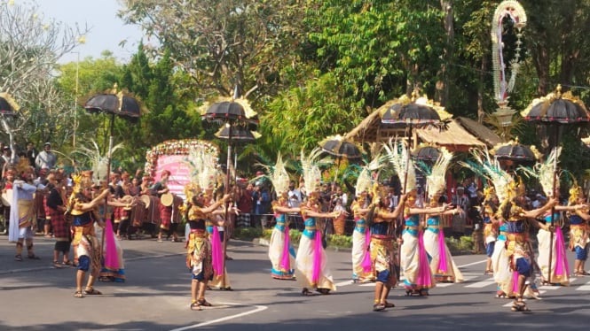 pesta-kesenian-bali-masuk-deretan-10-besar-karisma-event-nusantara-2025_bd9a864.jpg