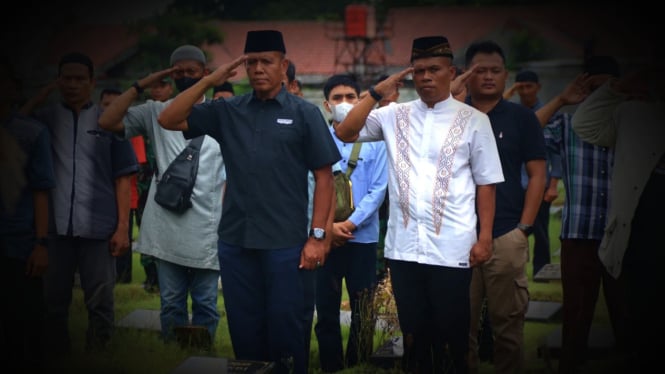 prajurit-terbaik-meninggal-jenderal-marinir-tni-ini-hantar-jenazah-hingga-ke-liang-kubur_e2c23e0.jpg